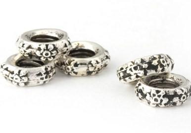 Metall Ringchen mit Blumenmuster