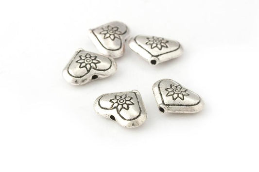 Metallherzchen mit Blümchen